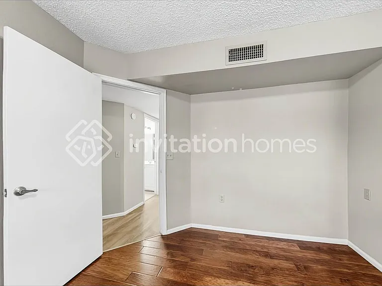1615 W Curry Dr — Photo 1