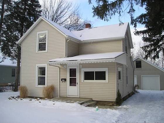 1st image of 527 Bronson St
