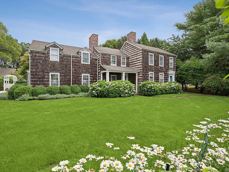 20 Quogue St — Photo 33