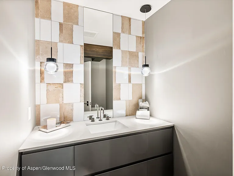 650 S Monarch St #7 — Photo 8
