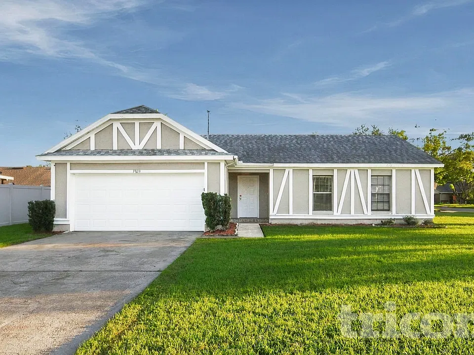 9859 Balmoral Cir