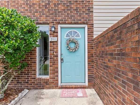 208 Sharon Ct, Mary Esther, FL 32569