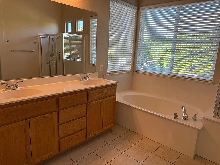 1587 Regent Dr — Photo 36