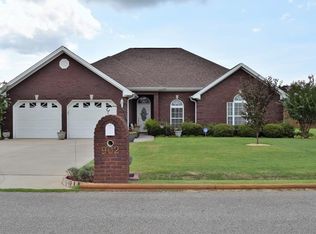 902 S Hook St, Tuscumbia, AL 35674