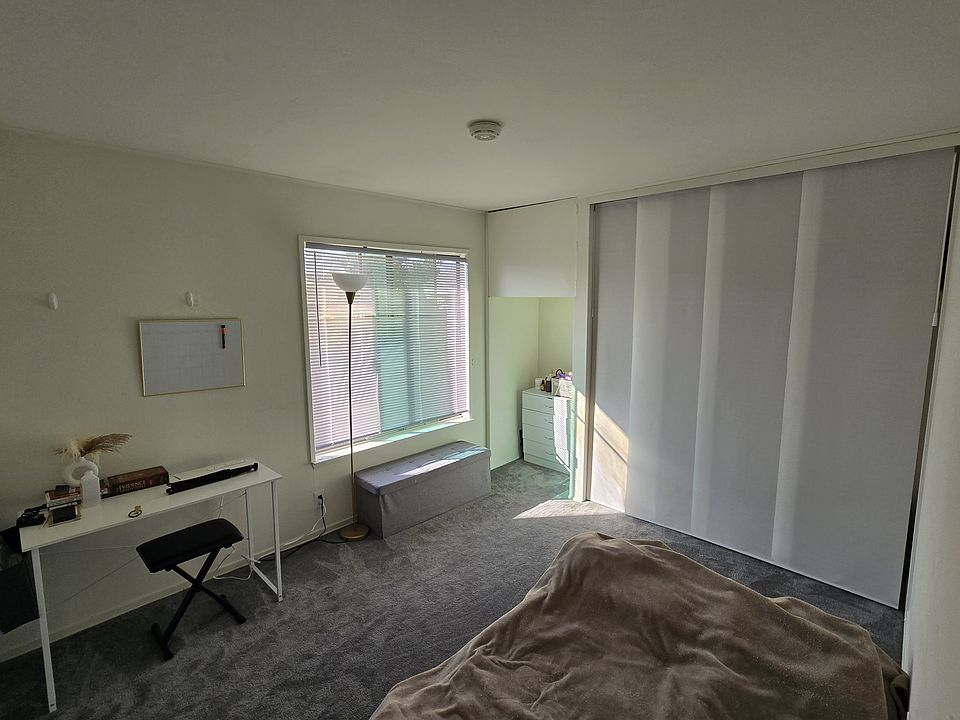 bedroom view from entrance
new carpet, new paint