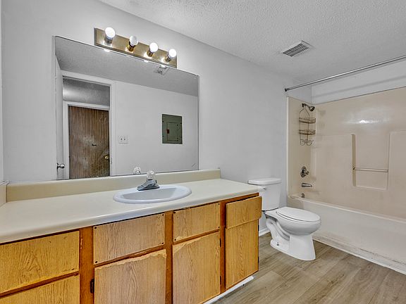 4th image of 601 12th St SW