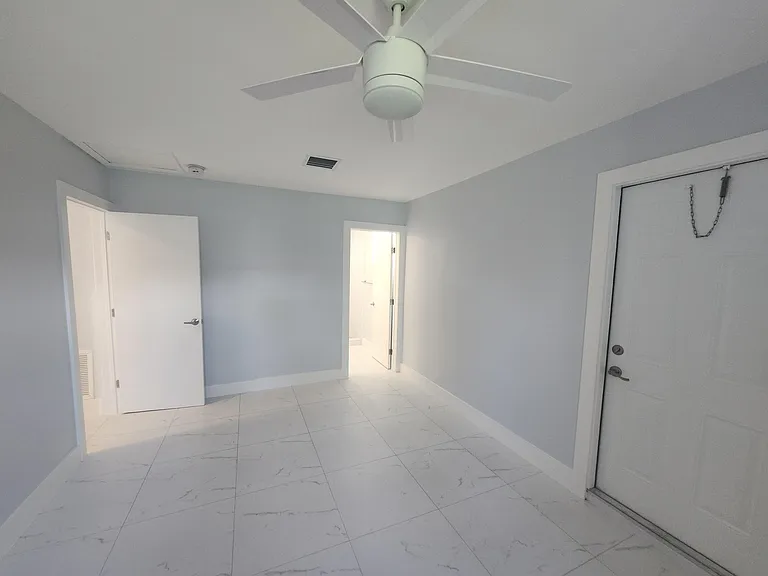 511 N 60th Way E #EAST — Photo 11