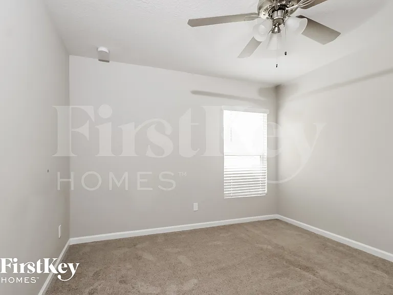 623 SW Homeland Rd — Photo 11