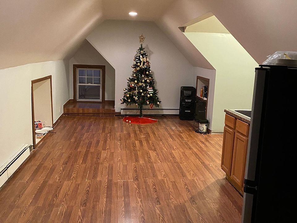 2nd image of 28 Delaware Ave
