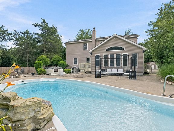 2nd image of 48 Larrabee Boulevard