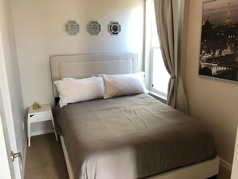 3rd Bedroom (queen bed in there)
