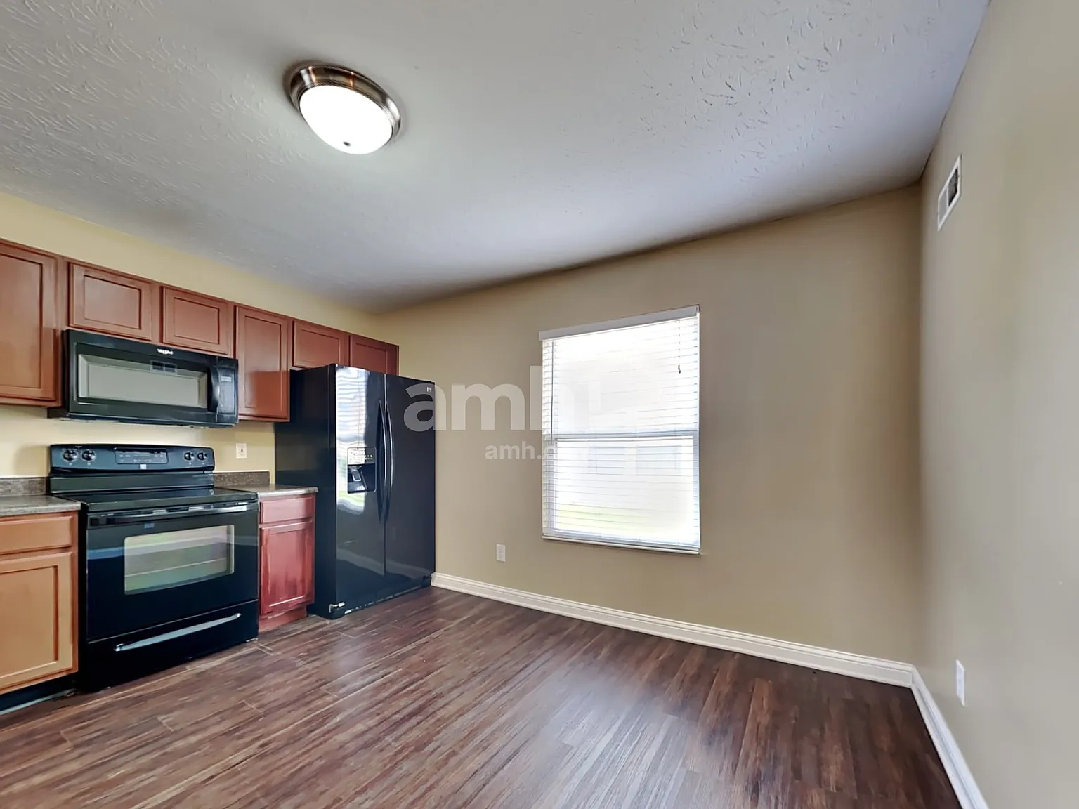 3 bed, 2.5 bath, 1594 sqft, $2,340 — Photo 4