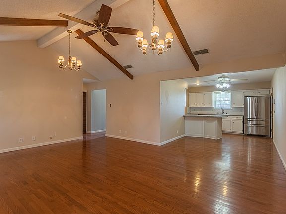 5th image of 2332 N Marvin Ave