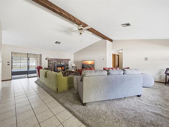 4th image of 8398 Begonia St
