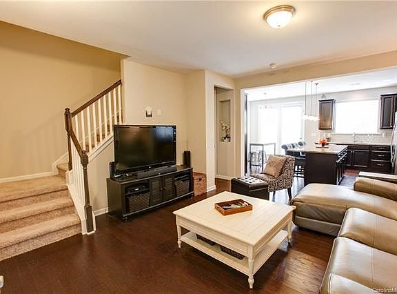 4th image of 9543 Glenburn Ln