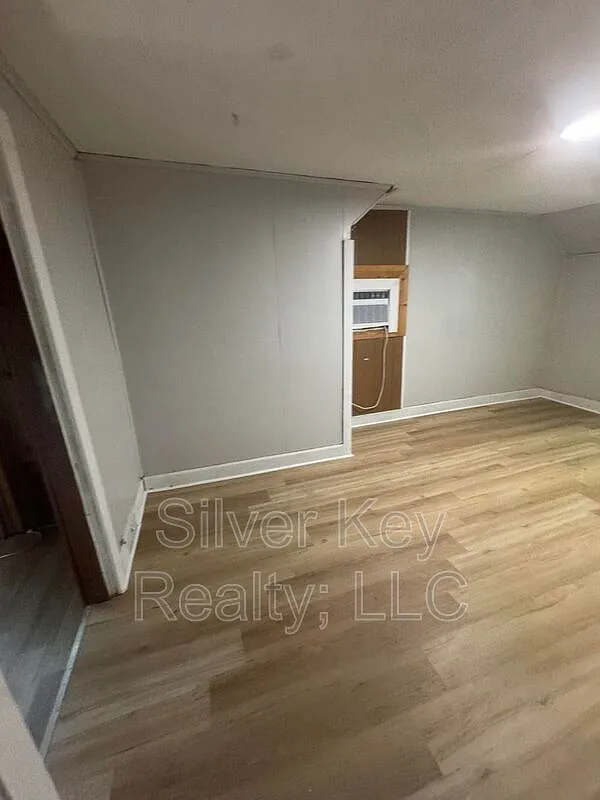 2 bed, 1.0 bath, $995 — Photo 4