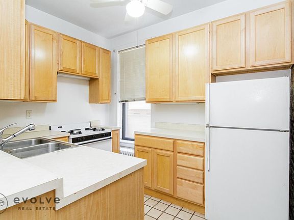 5th image of 1215 N Dearborn St #B1