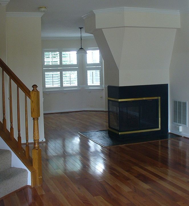 Gas Fireplace, Hardwood Floors, many extras