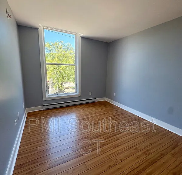 4 Coggswell St #17 — Photo 5