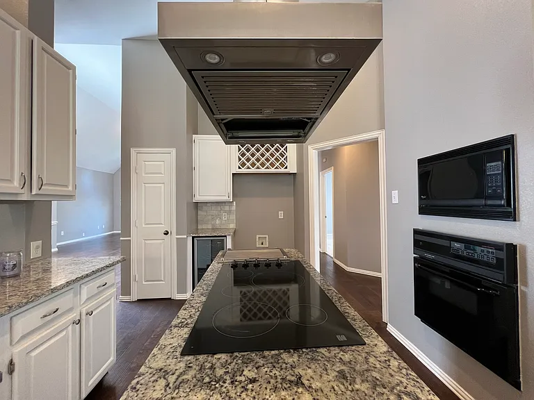 9811 Cliffside Dr — Photo 10