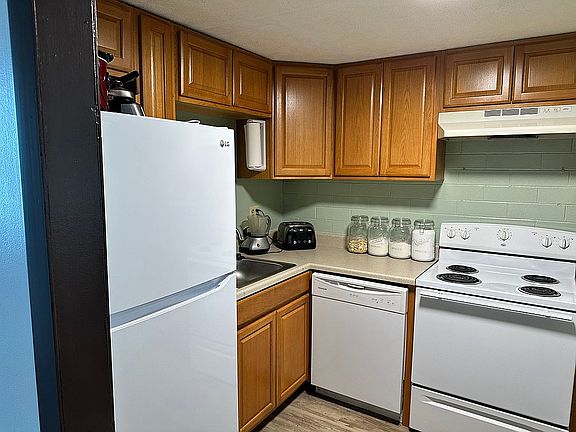 4th image of 2106 Kanawha Blvd E APT 213