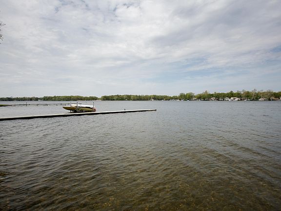 5th image of E Long Lake Dr