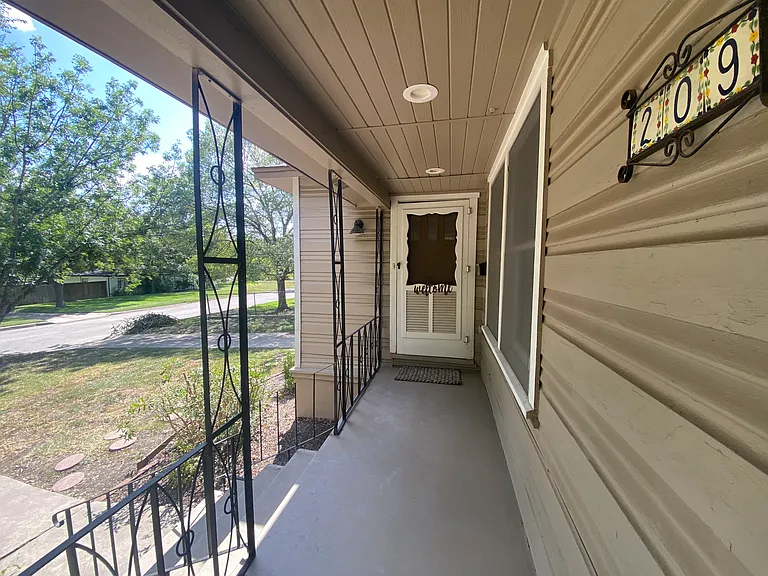 209 Lyman Dr — Photo 30