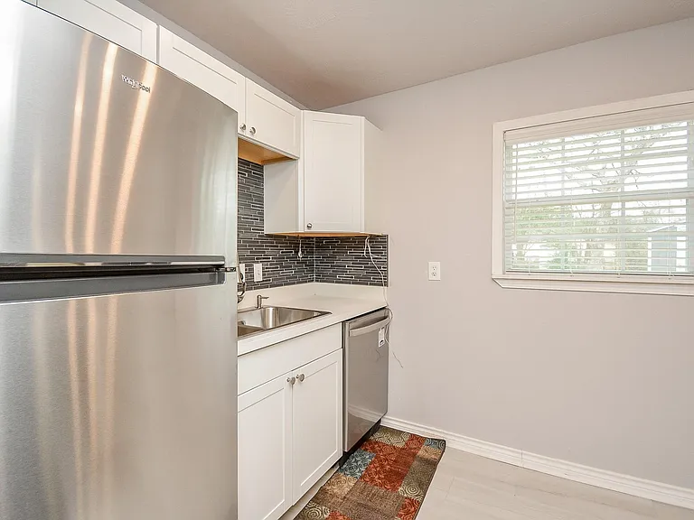 6422 Sherwood Dr — Photo 8