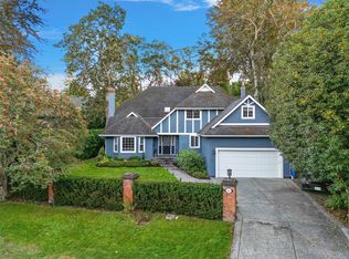 2023 Runnymede Ave, Victoria, BC V8S 2V5