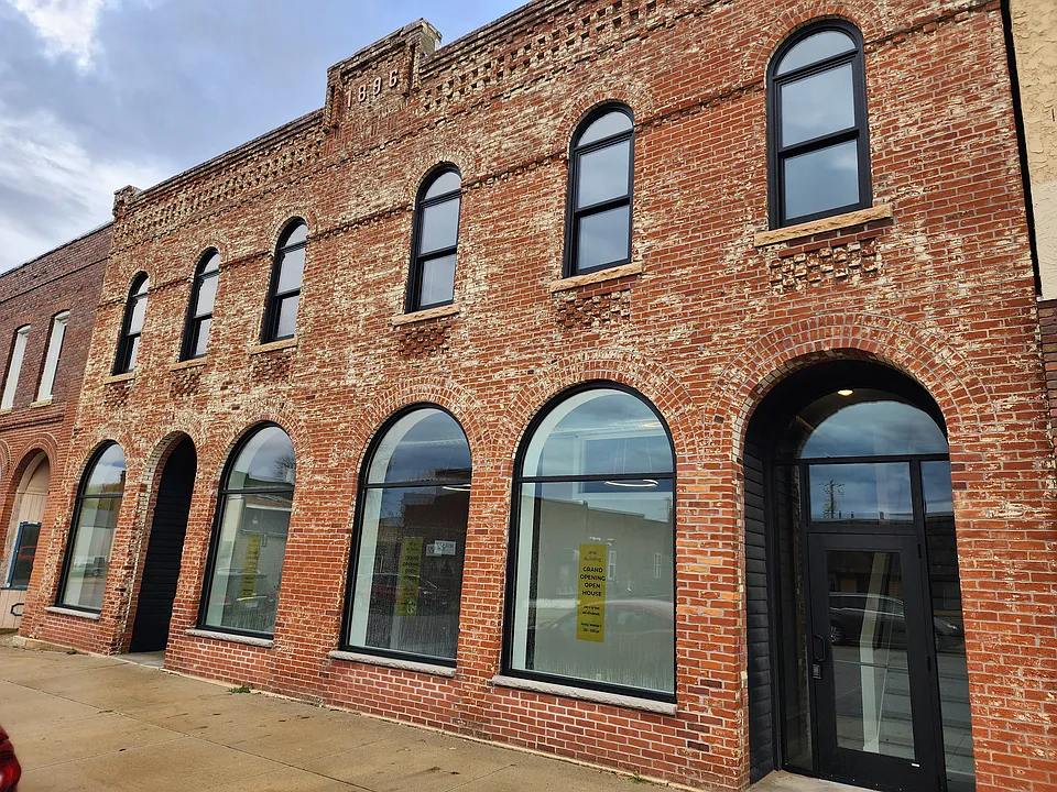 121 Main St S