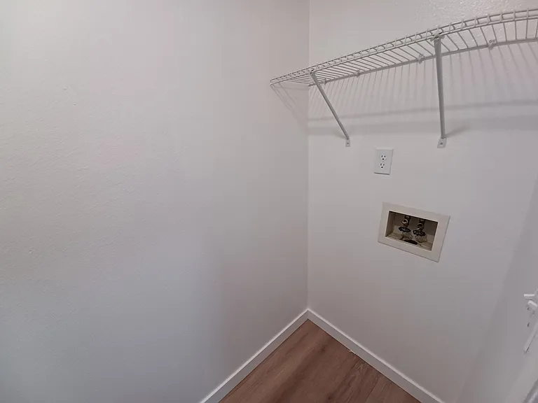 Parkhill Apartments — Photo 26