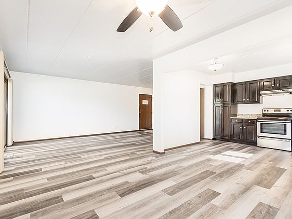 4th image of 4321 Lindenwood Dr APT 1W
