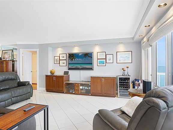 5th image of 3410 Galt Ocean Drive #1704 N