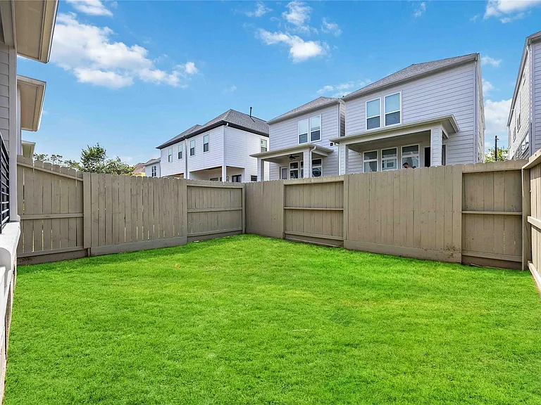 5821 Kansas St — Photo 33