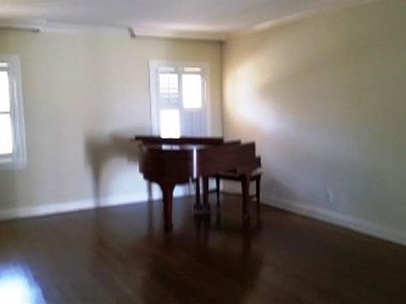 2nd image of 1013 Sunset Dr