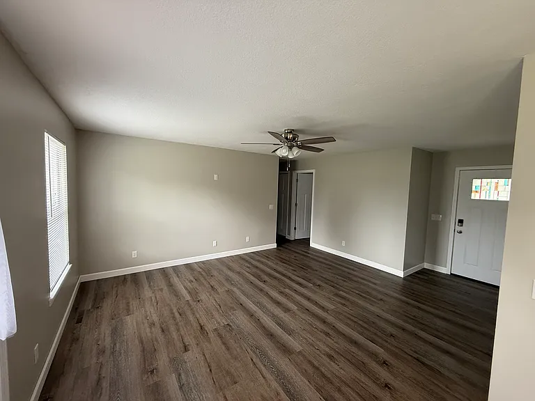 706 E Dyann Dr — Photo 7