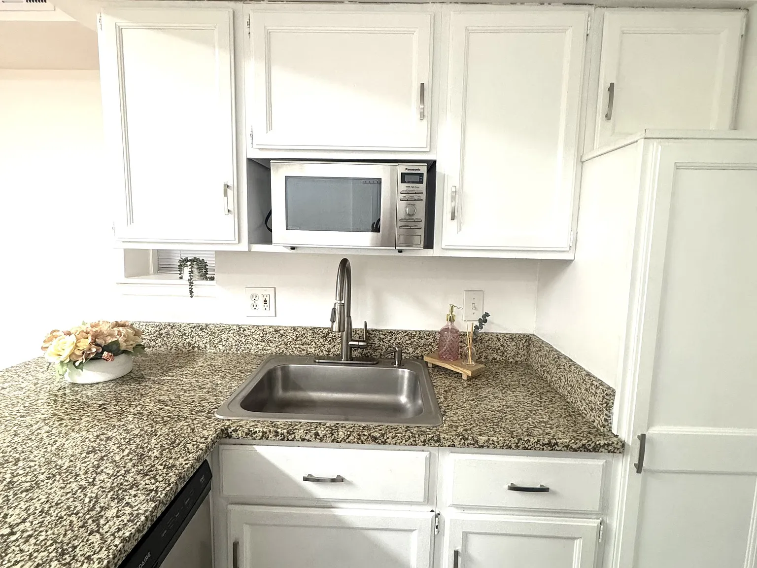 1 bed, 900 sqft, $1,150 — Photo 2