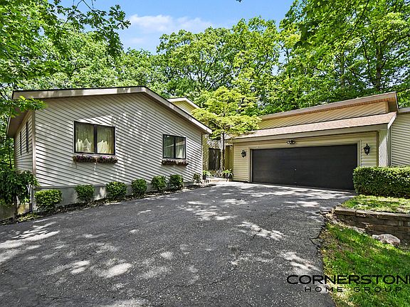 2nd image of 2111 Northridge Dr NE