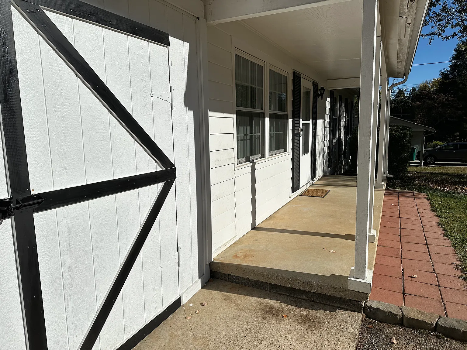 3 bed, 1350 sqft, $2,050 — Photo 3