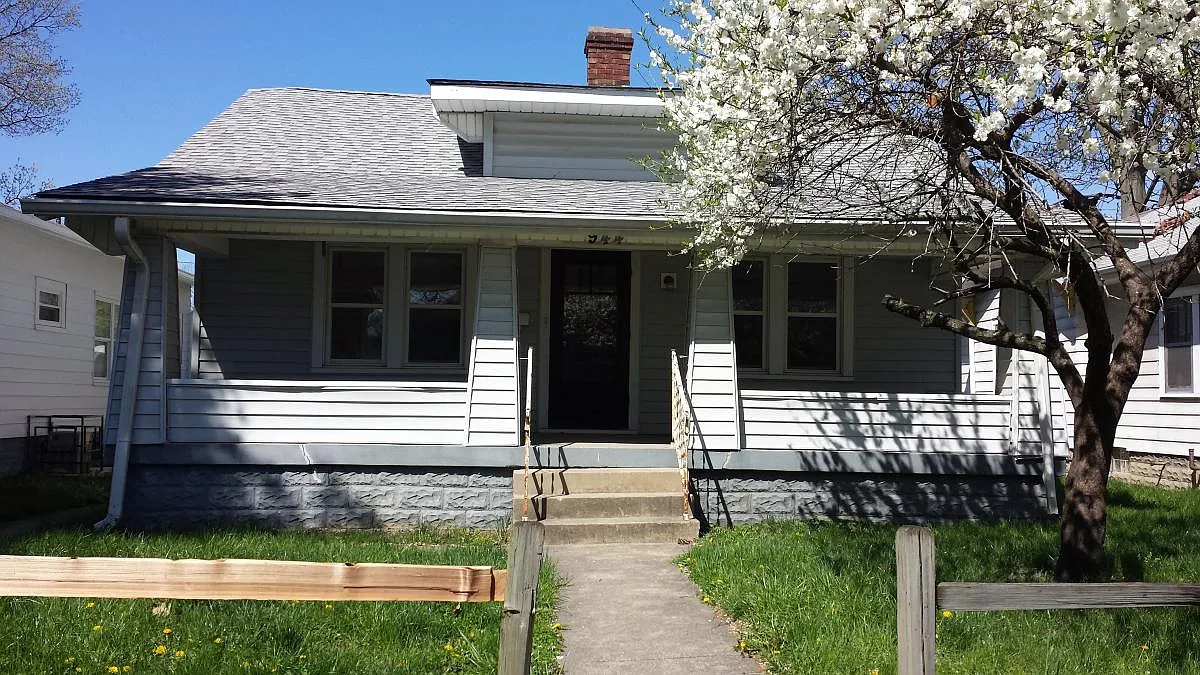 944 N Denny St photo 1