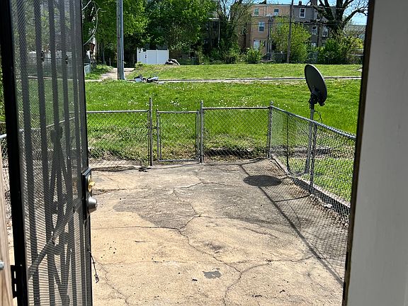 5th image of 1433 N Fulton Ave