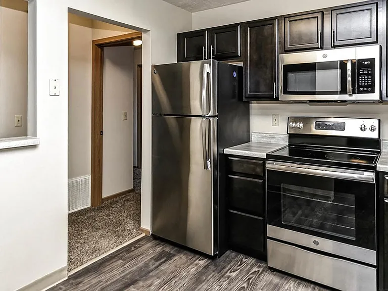 Southwest Gables Apartments — Photo 23