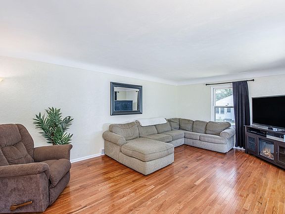 5th image of 336 Arthur Ave