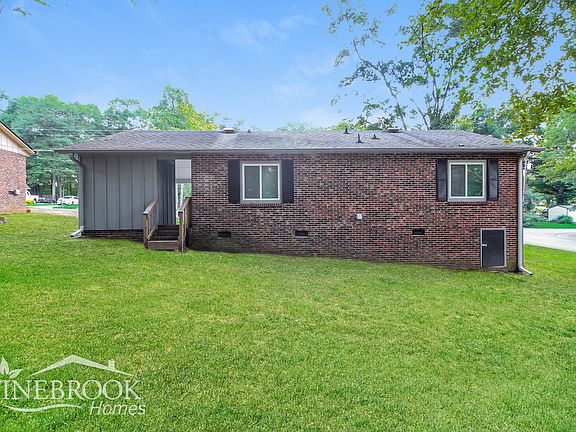 3rd image of 401 Rosemary Ln