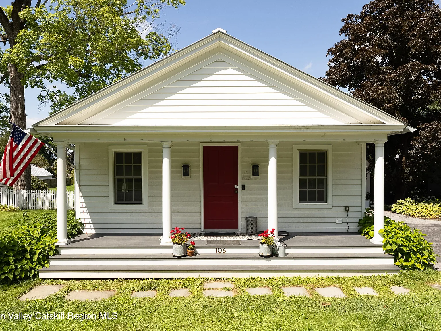 2 bed, 1.0 bath, 800 sqft, $3,200 — Photo 1