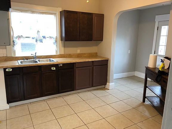 3rd image of 852 Hodapp Ave