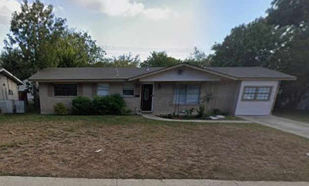 1st image of 222 Maple Dr