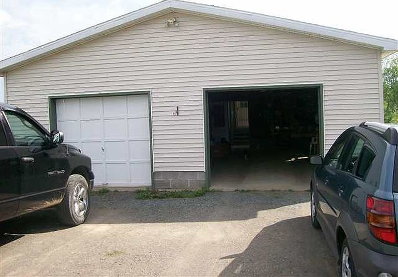 3rd image of 42 MCDOUGALL Road