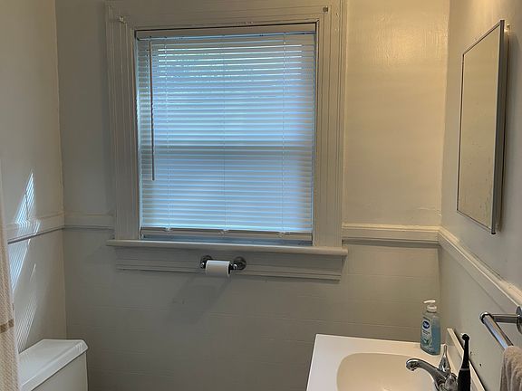 5th image of 113 N Summit St