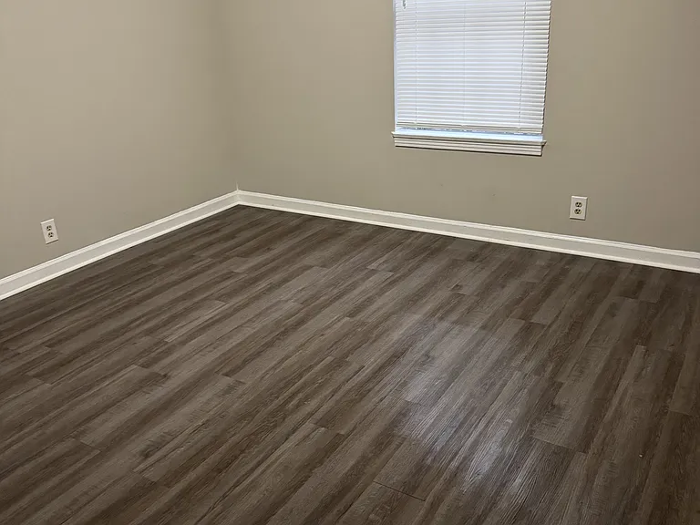 807 Holder Ct — Photo 8